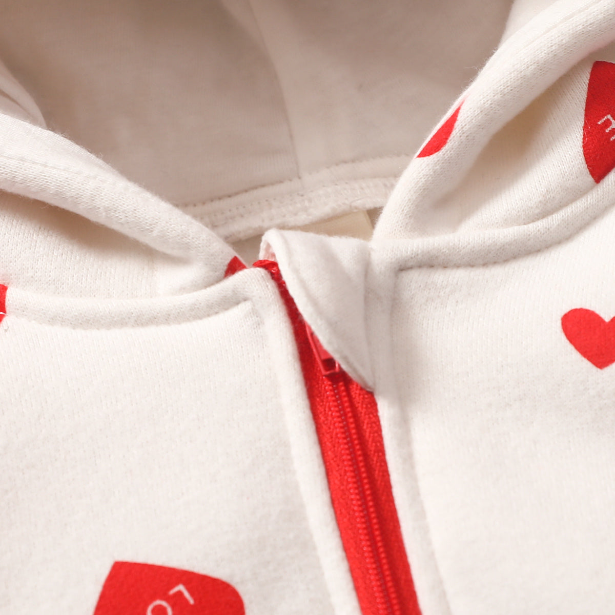 Baby Heart Print Long Sleeve Hooded Jumpsuit
✨ **Cozy Enchantment for Little Ones** ✨